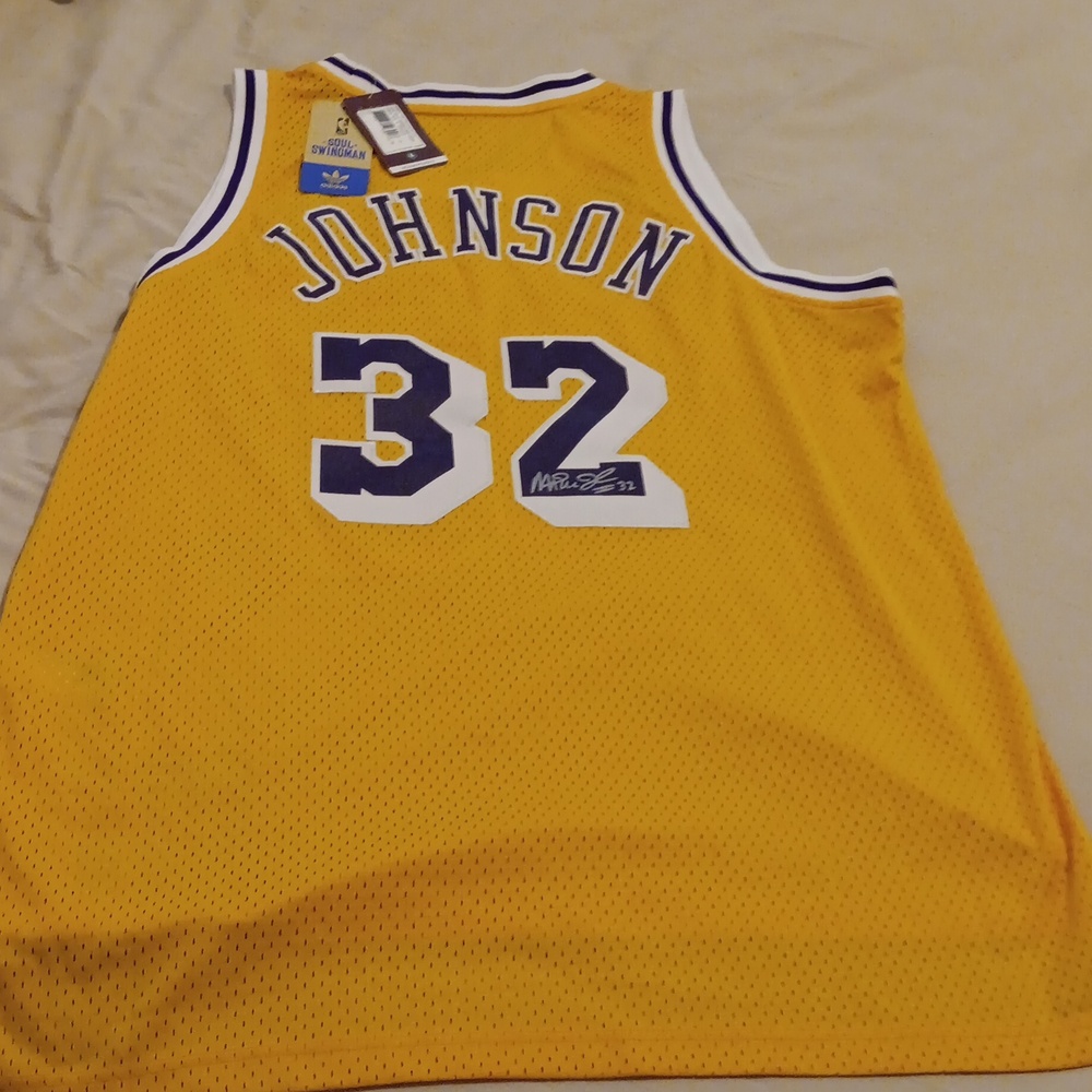 Magic Johnson Adidas Authographed Lakers #32 Jersey NWT - Picture 7 of 8